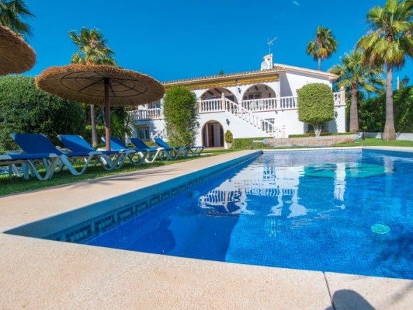Propiedad gestionada por HOLA! Spain - Villa en ALTA VISTA (San Pedro de Alcantara)