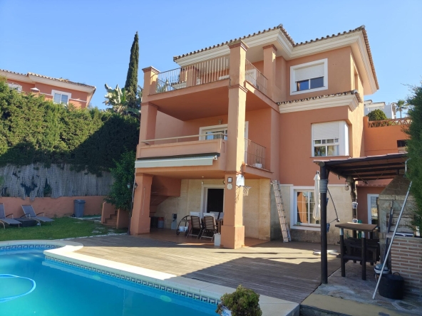 Propiedad gestionada por HOLA! Spain - Villa en Hipódromo-Cerrado del Águila (Mijas)