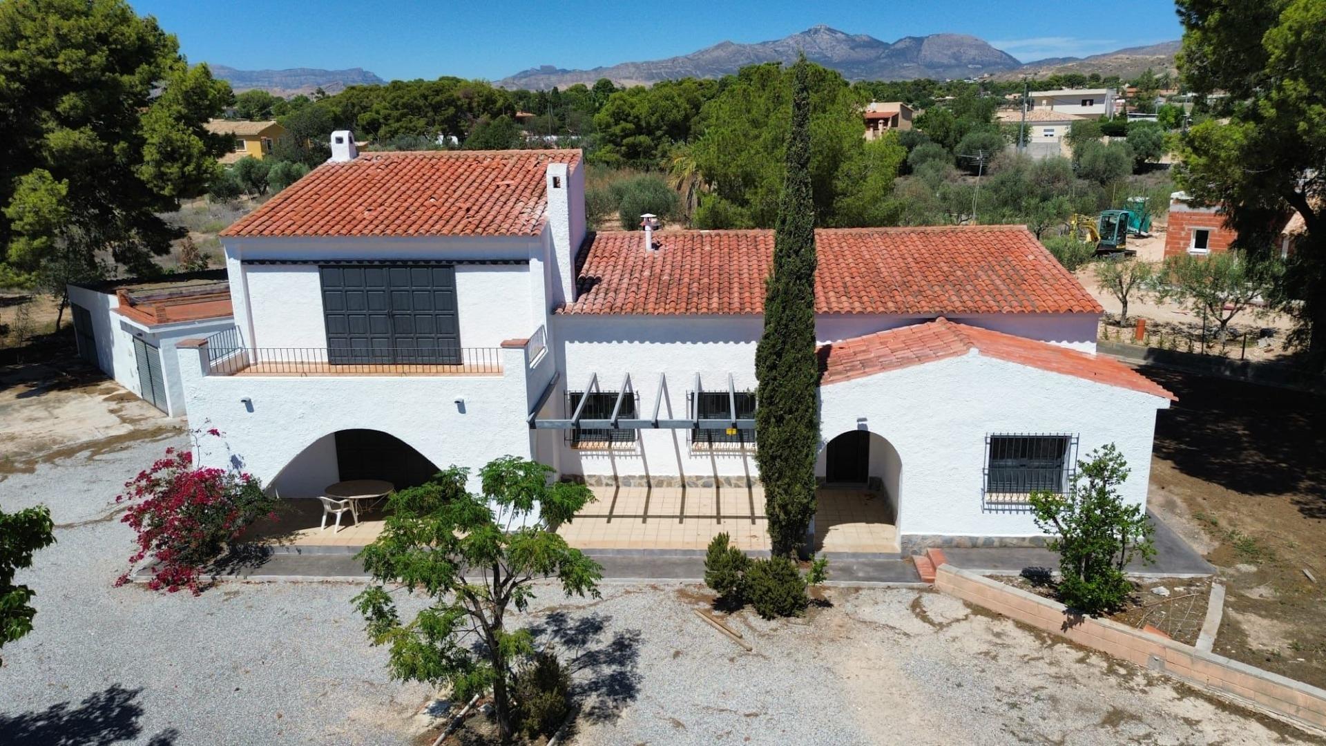 Propiedad gestionada por HOLA! Spain - Chalet en Villamontes-Boqueres (San Vicente del Raspeig)
