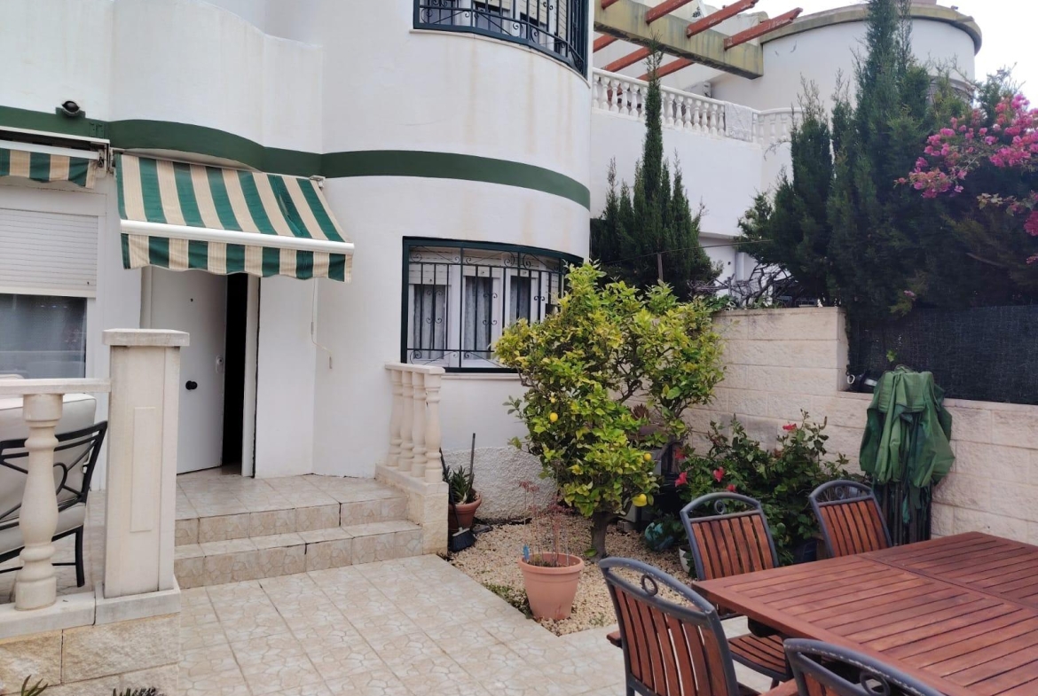 Propiedad gestionada por HOLA! Spain - Adosado en Playa Muchavista (El Campello)