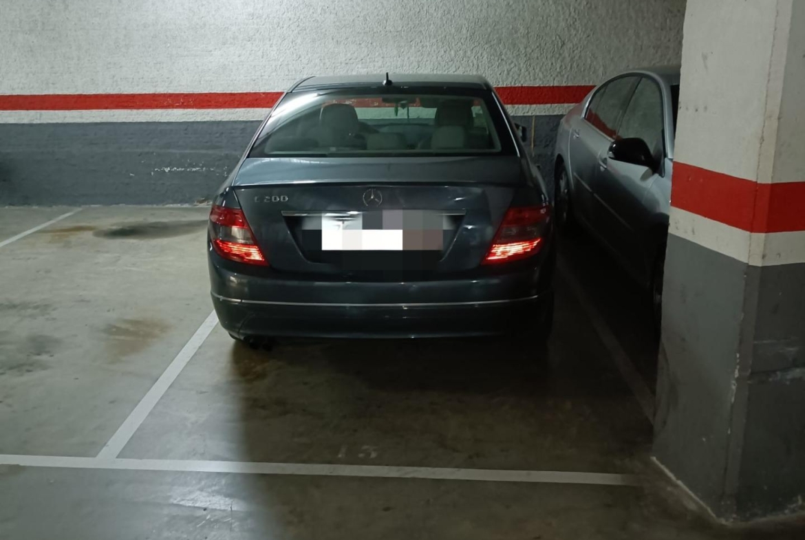 Propiedad gestionada por HOLA! Spain - Parking en Can Clota (Esplugues de Llobregat)